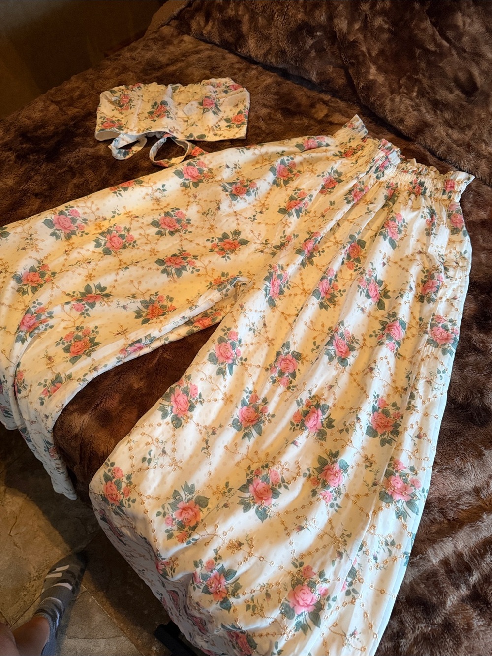 **Alamour The Label Cream- Floral Two-Piece Set with Pink Roses & Gold Accents**